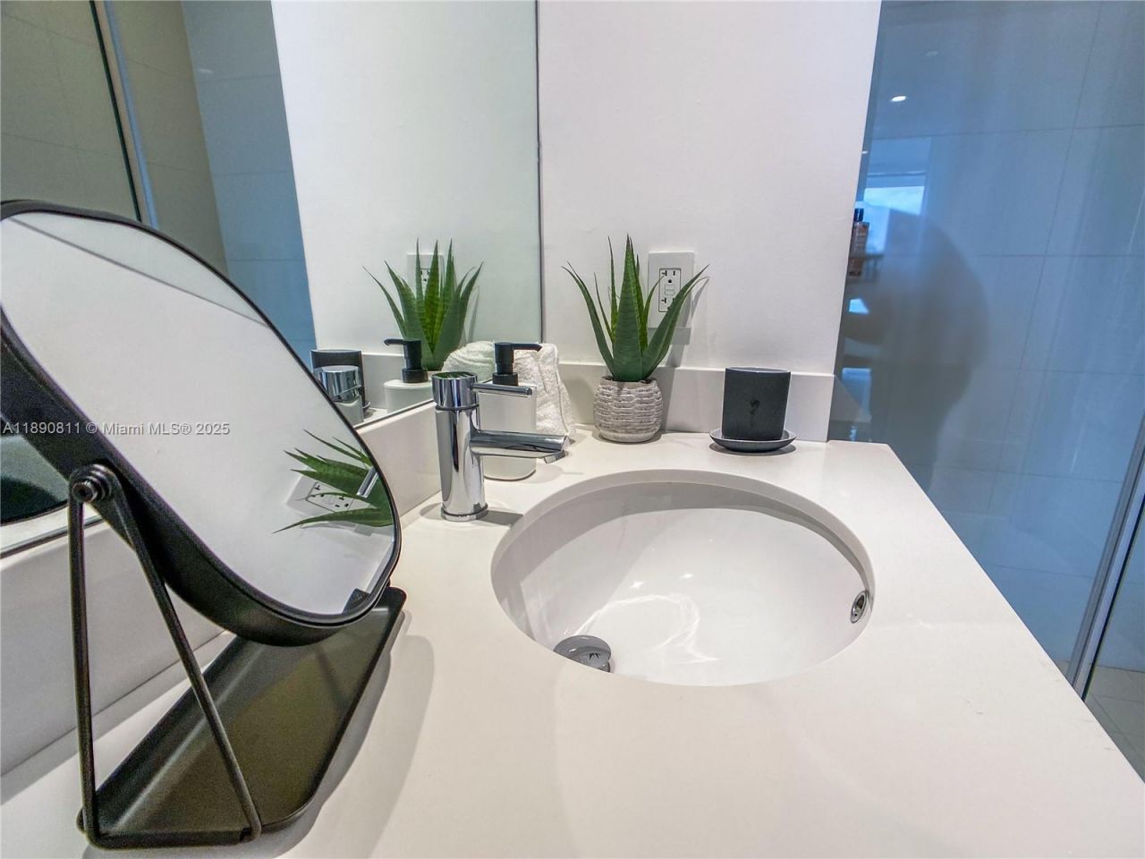 121 NE 34th St, Unit 908, Miami, FL 33137 Photo