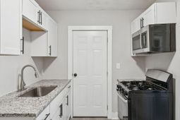 2732 Houston Street photo 4