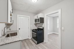 2732 Houston Street photo 4