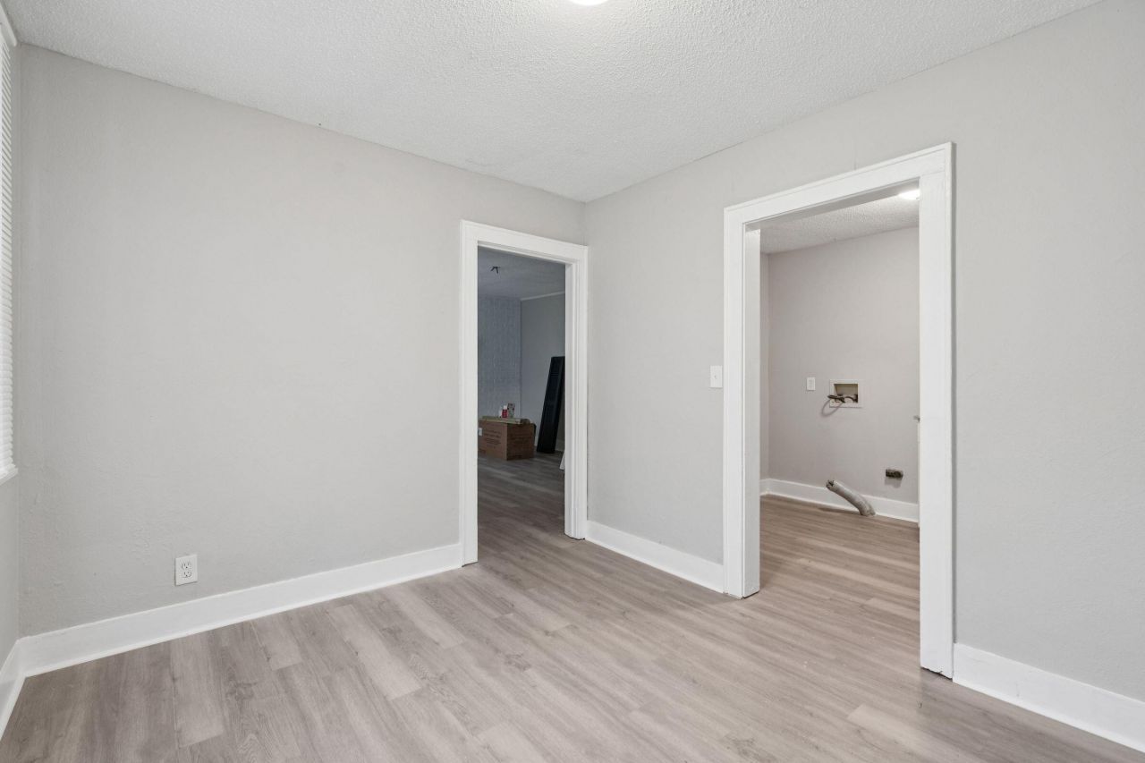 2732 Houston Street Photo 5