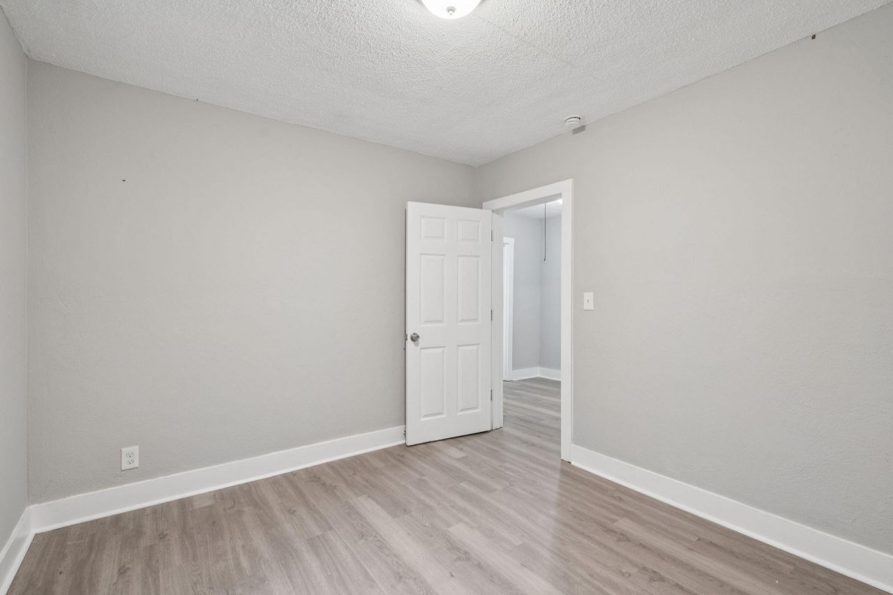 2732 Houston Street Photo 8