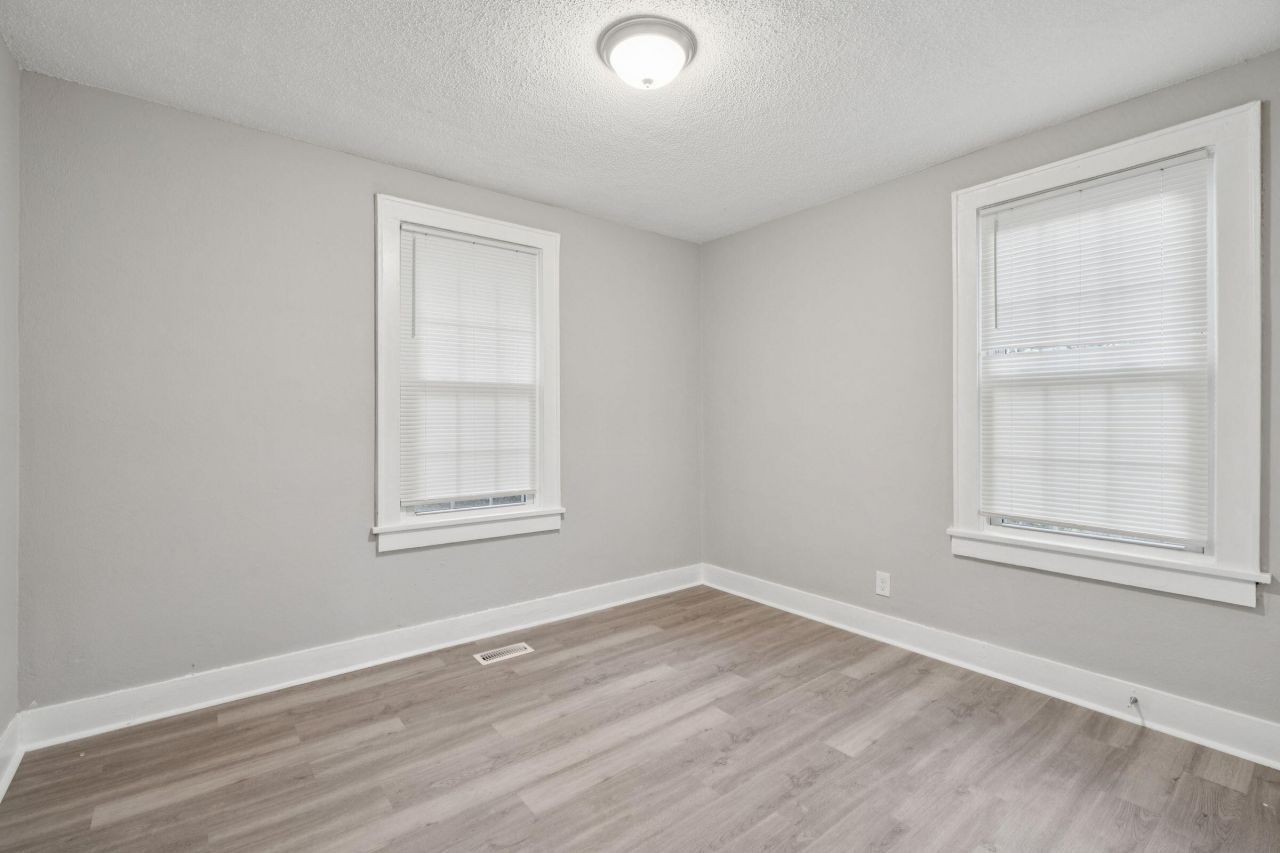 2732 Houston Street Photo 9