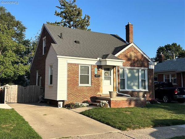 7221 Winona Avenue, Allen Park, MI 48101