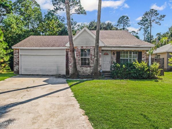 318 Lorraine Avenue, Pass Christian, MS 39571