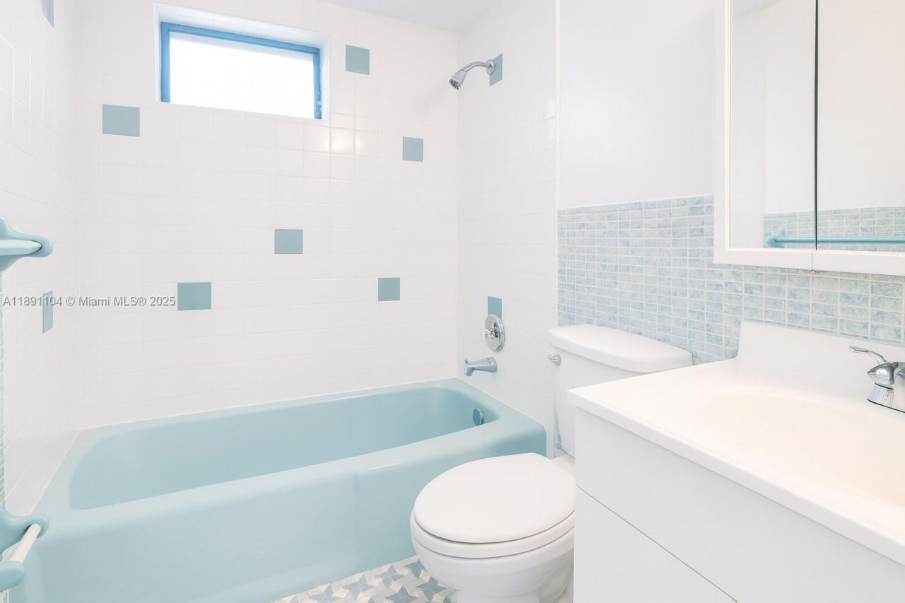 1662 Lincoln Ct, Unit 402, Miami Beach, FL 33139 Photo