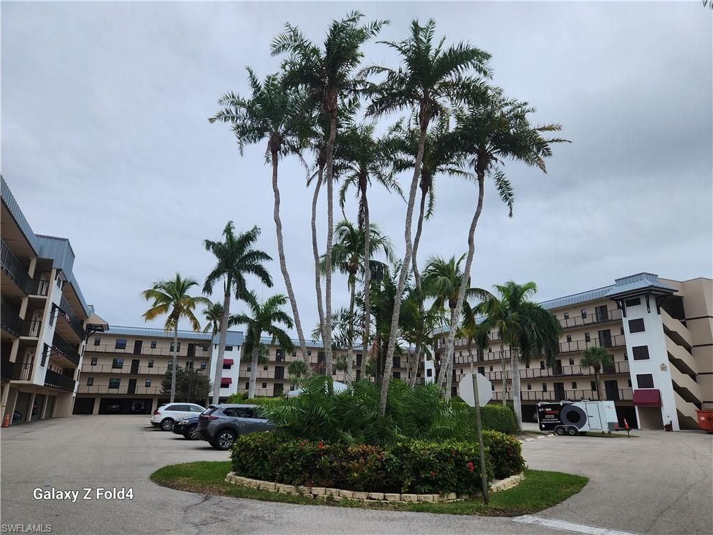 805 River Point Dr, Unit C-307, Naples, FL 34102 Photo
