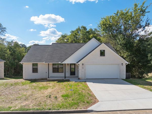 90 Derek Dr, Lexington, TN 38351