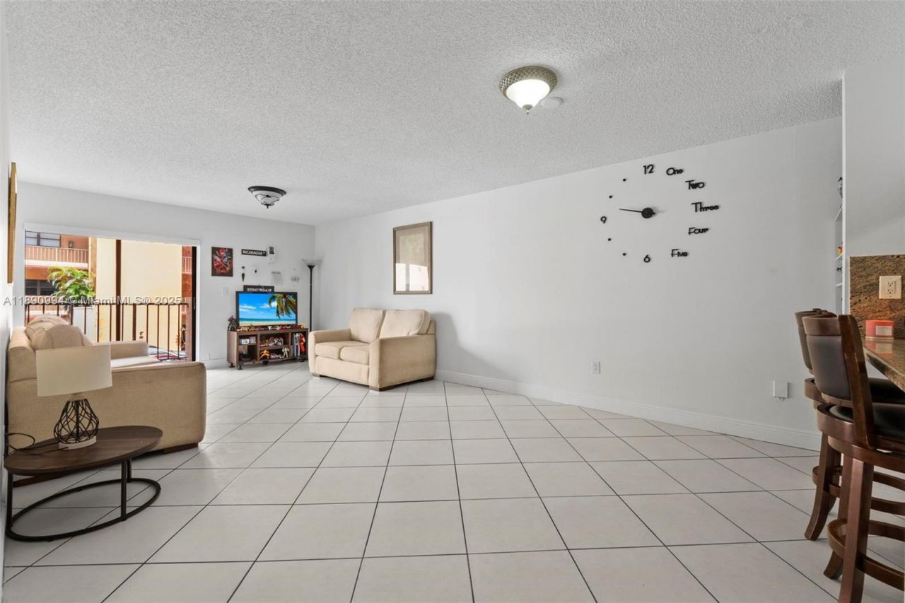 1800 W 54th St, Unit 109, Hialeah, FL 33012 Photo