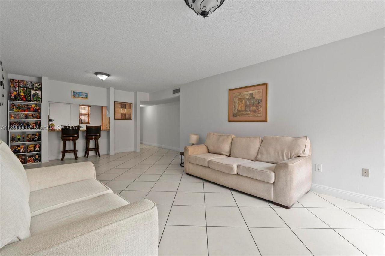 1800 W 54th St, Unit 109, Hialeah, FL 33012 Photo