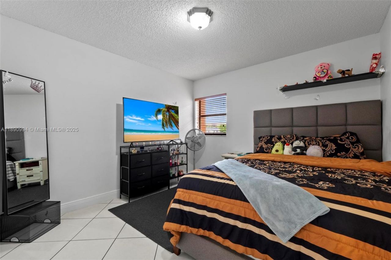 1800 W 54th St, Unit 109, Hialeah, FL 33012 Photo