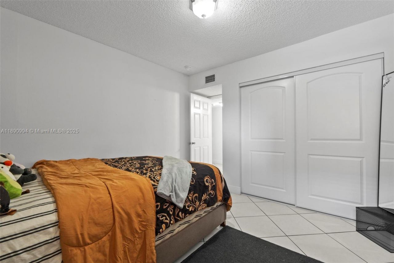 1800 W 54th St, Unit 109, Hialeah, FL 33012 Photo