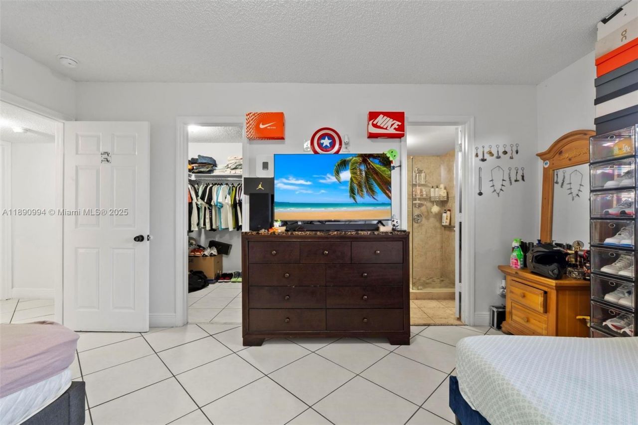 1800 W 54th St, Unit 109, Hialeah, FL 33012 Photo