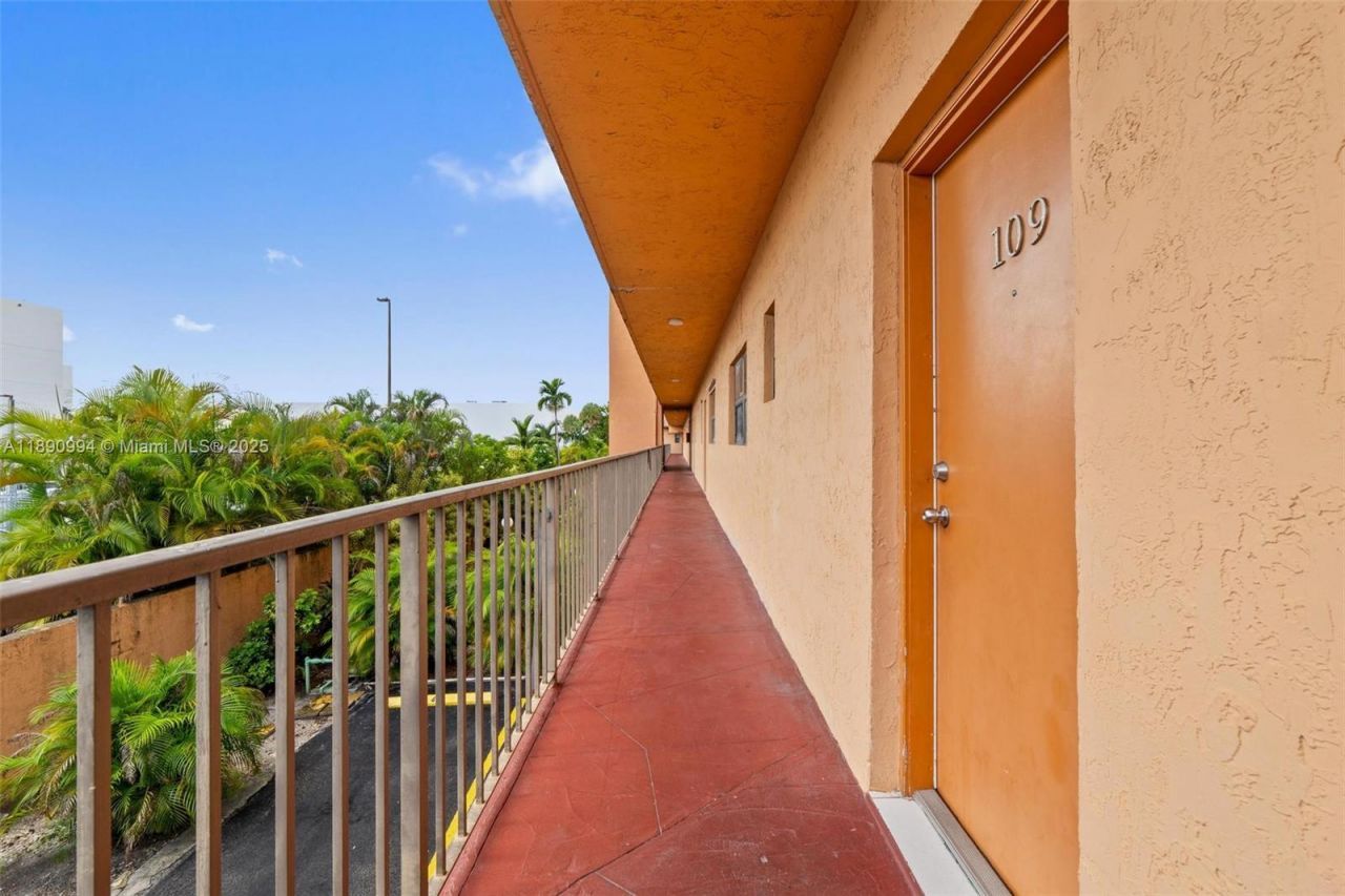 1800 W 54th St, Unit 109, Hialeah, FL 33012 Photo