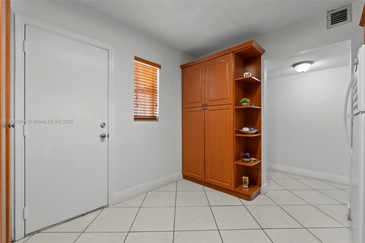 1800 W 54th St, Unit 109, Hialeah, FL 33012 Photo
