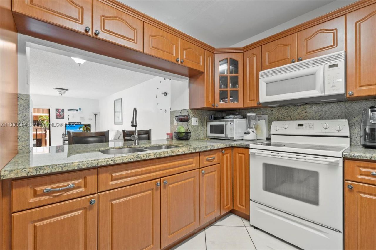 1800 W 54th St, Unit 109, Hialeah, FL 33012 Photo