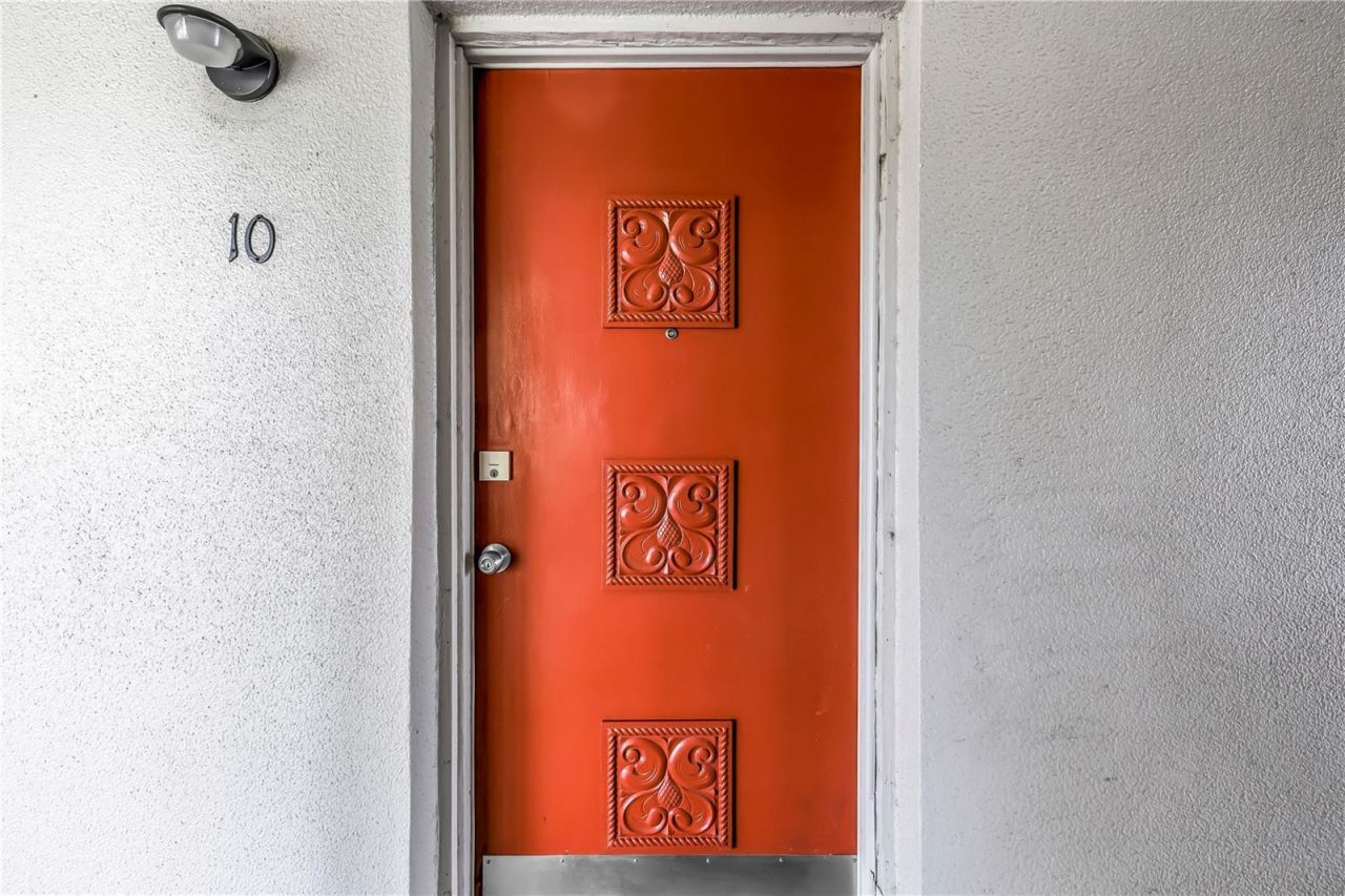 800 71st Avenue N, Unit 10, Saint Petersburg, FL 33702 Photo