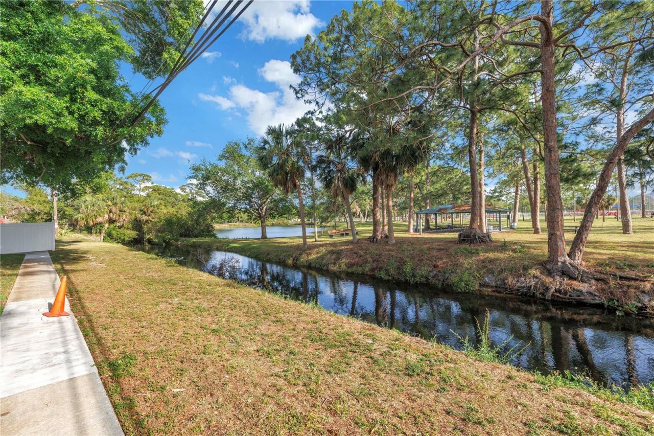 800 71st Avenue N, Unit 10, Saint Petersburg, FL 33702 Photo