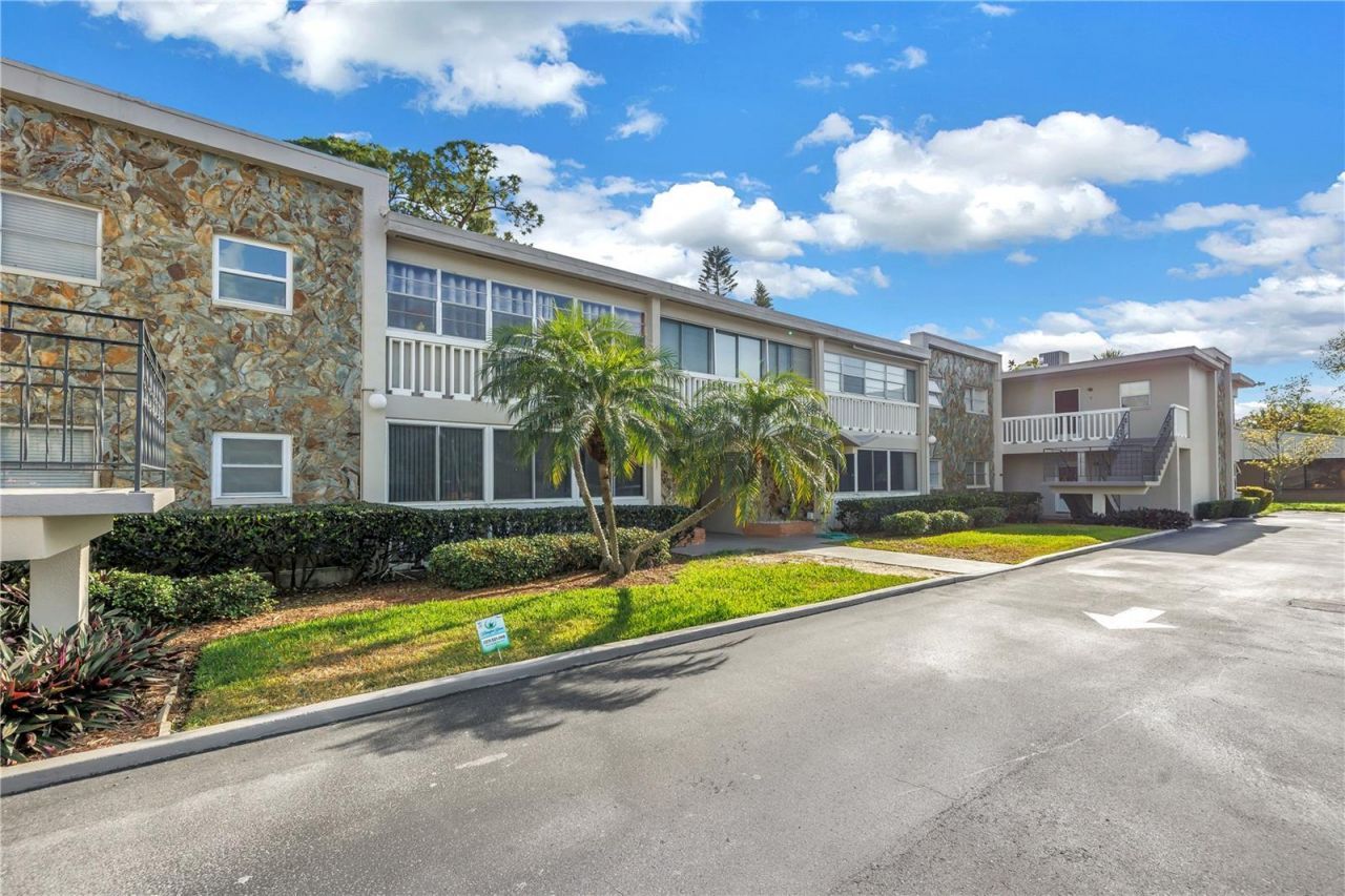 800 71st Avenue N, Unit 10, Saint Petersburg, FL 33702 Photo