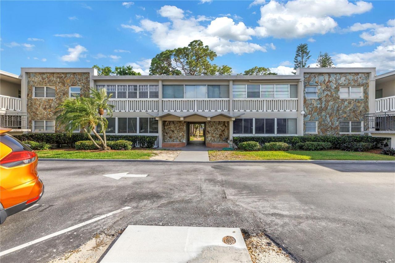 800 71st Avenue N, Unit 10, Saint Petersburg, FL 33702 Photo