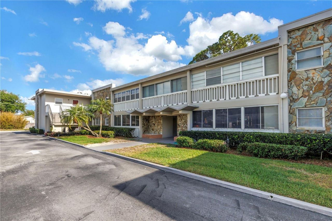 800 71st Avenue N, Unit 10, Saint Petersburg, FL 33702 Photo