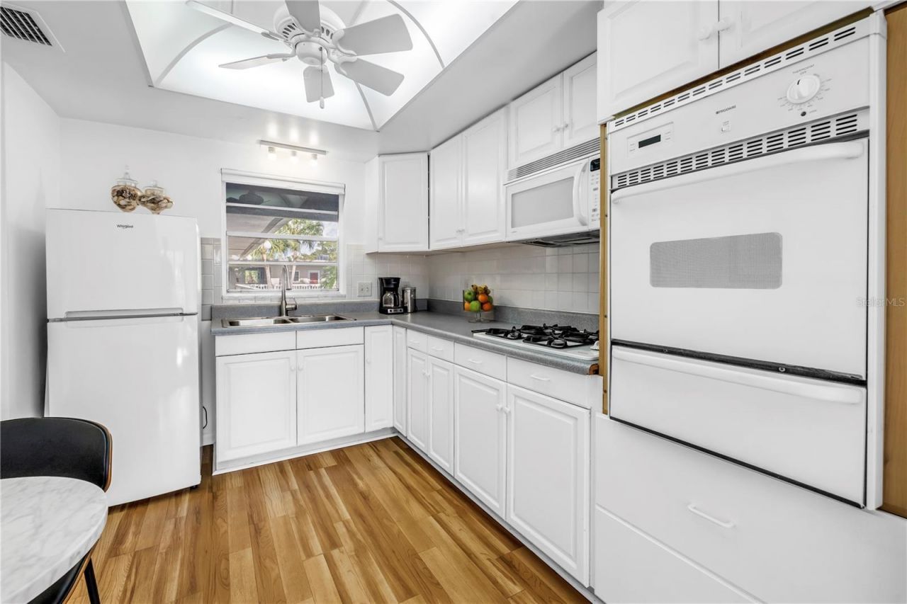 800 71st Avenue N, Unit 10, Saint Petersburg, FL 33702 Photo