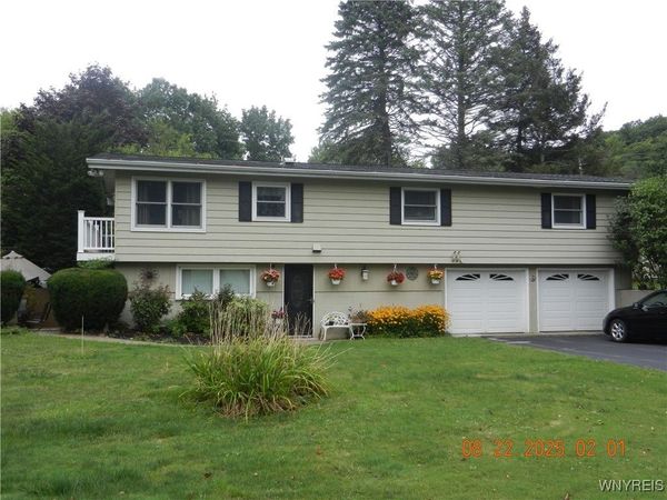 6390 Deanna Drive, Boston, NY 14075