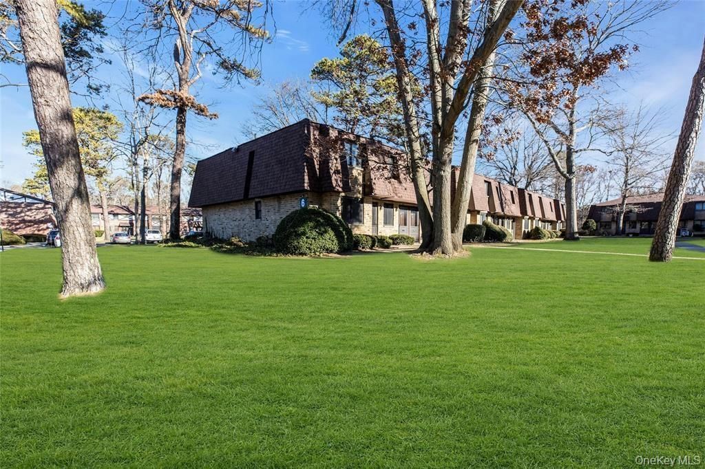 33 Newbrook Lane, Unit 33, Bay Shore, NY 11706 Main Photo