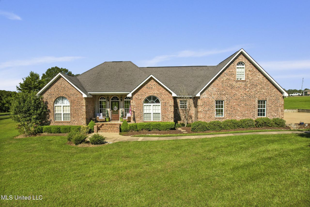 1011 Rolling Oaks Drive, McComb, MS 39648 Main Photo