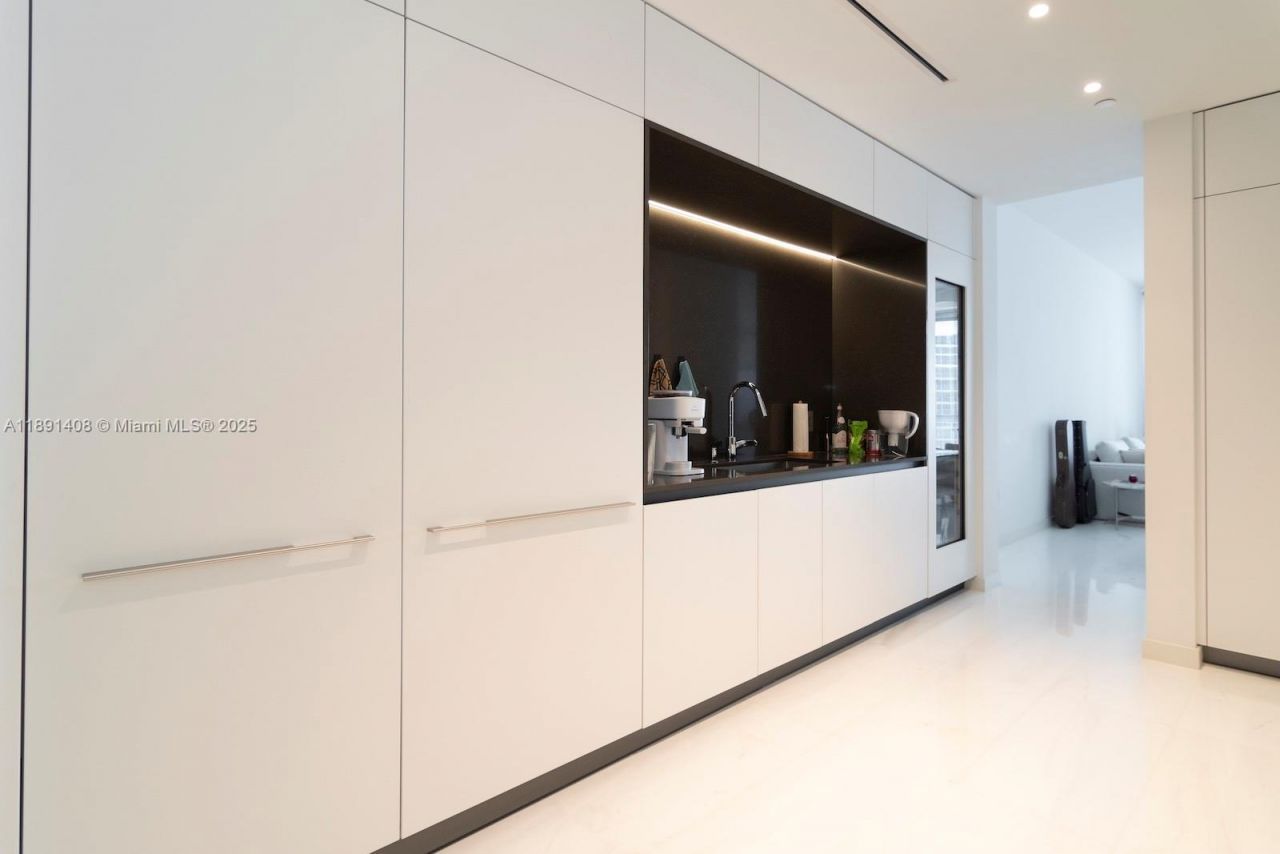 300 Biscayne Blvd Way, Unit 3503, Miami, FL 33131 Photo