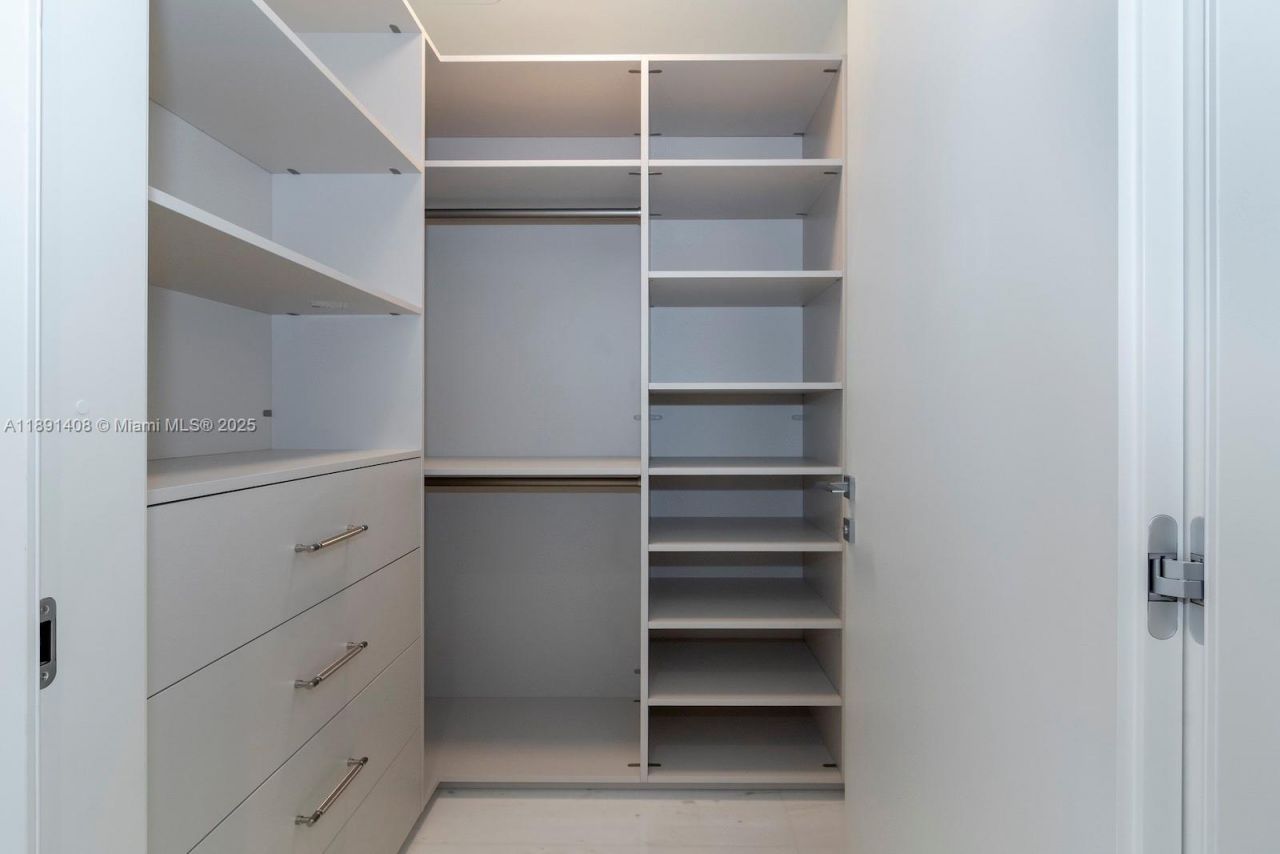 300 Biscayne Blvd Way, Unit 3503, Miami, FL 33131 Photo