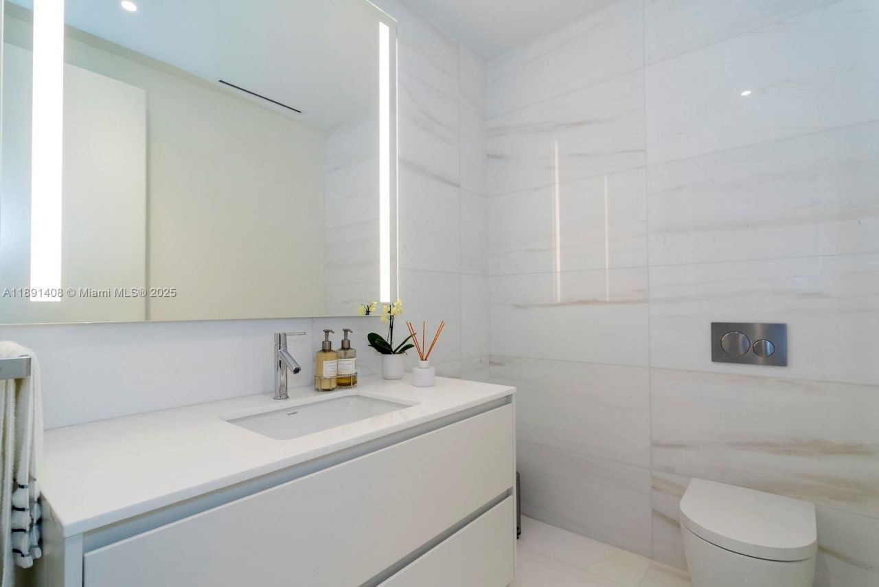 300 Biscayne Blvd Way, Unit 3503, Miami, FL 33131 Photo