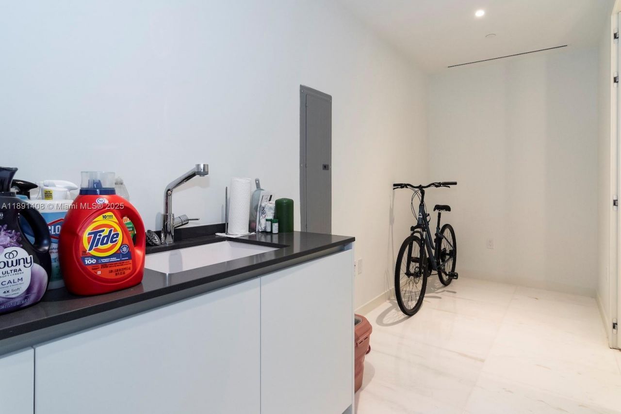 300 Biscayne Blvd Way, Unit 3503, Miami, FL 33131 Photo