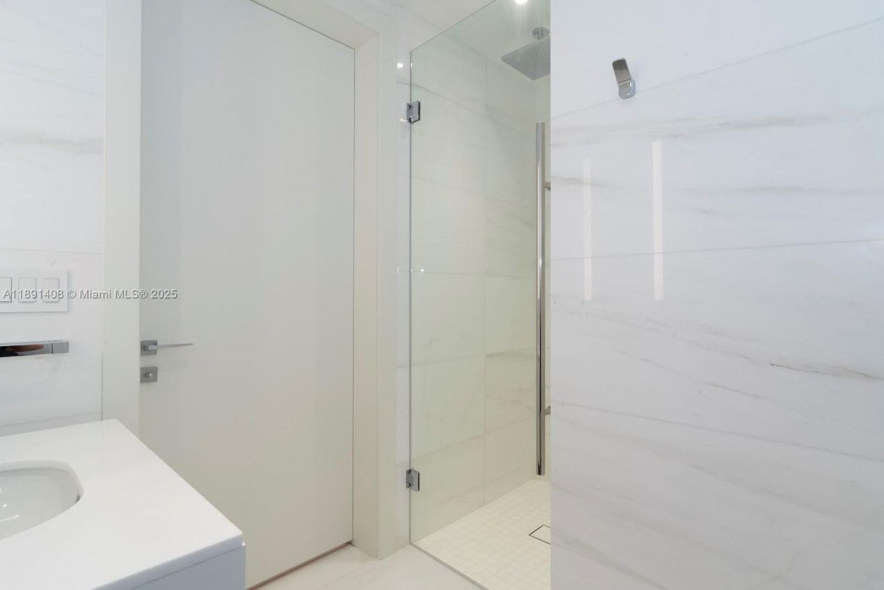 300 Biscayne Blvd Way, Unit 3503, Miami, FL 33131 Photo