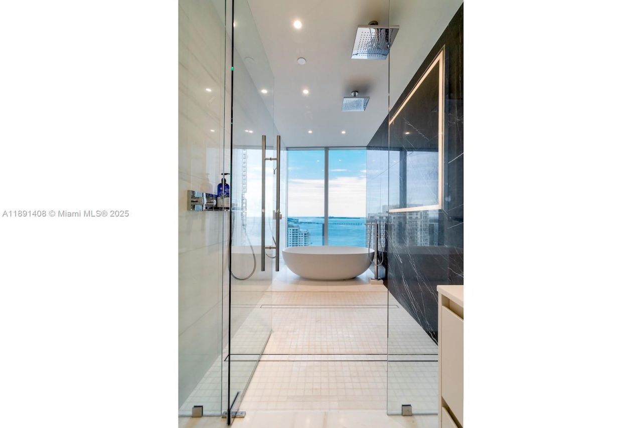 300 Biscayne Blvd Way, Unit 3503, Miami, FL 33131 Photo