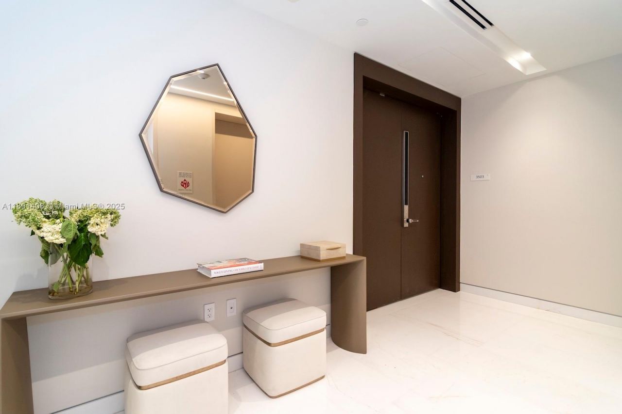 300 Biscayne Blvd Way, Unit 3503, Miami, FL 33131 Photo