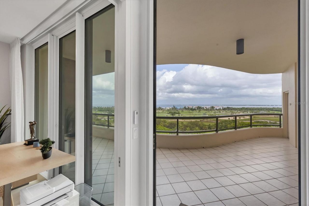 435 L Ambiance Drive, Unit J703, Longboat Key, FL 34228 Photo