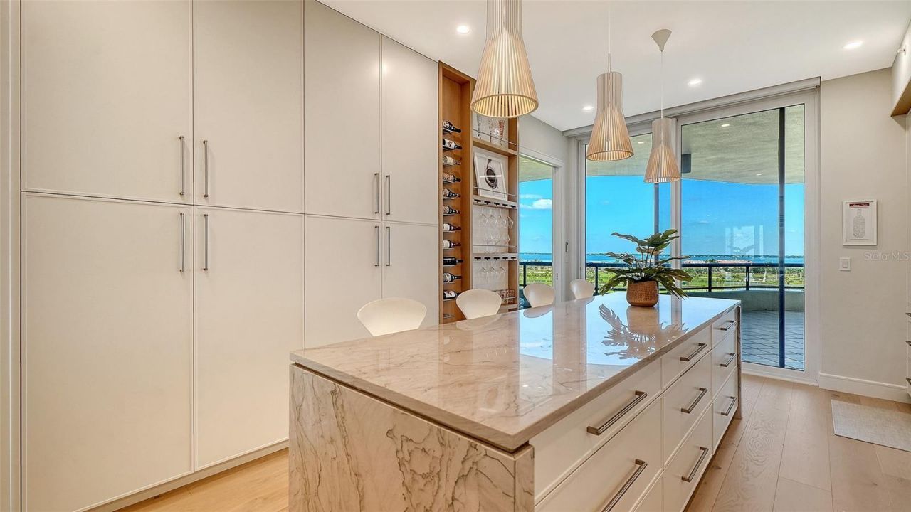 435 L Ambiance Drive, Unit J703, Longboat Key, FL 34228 Photo