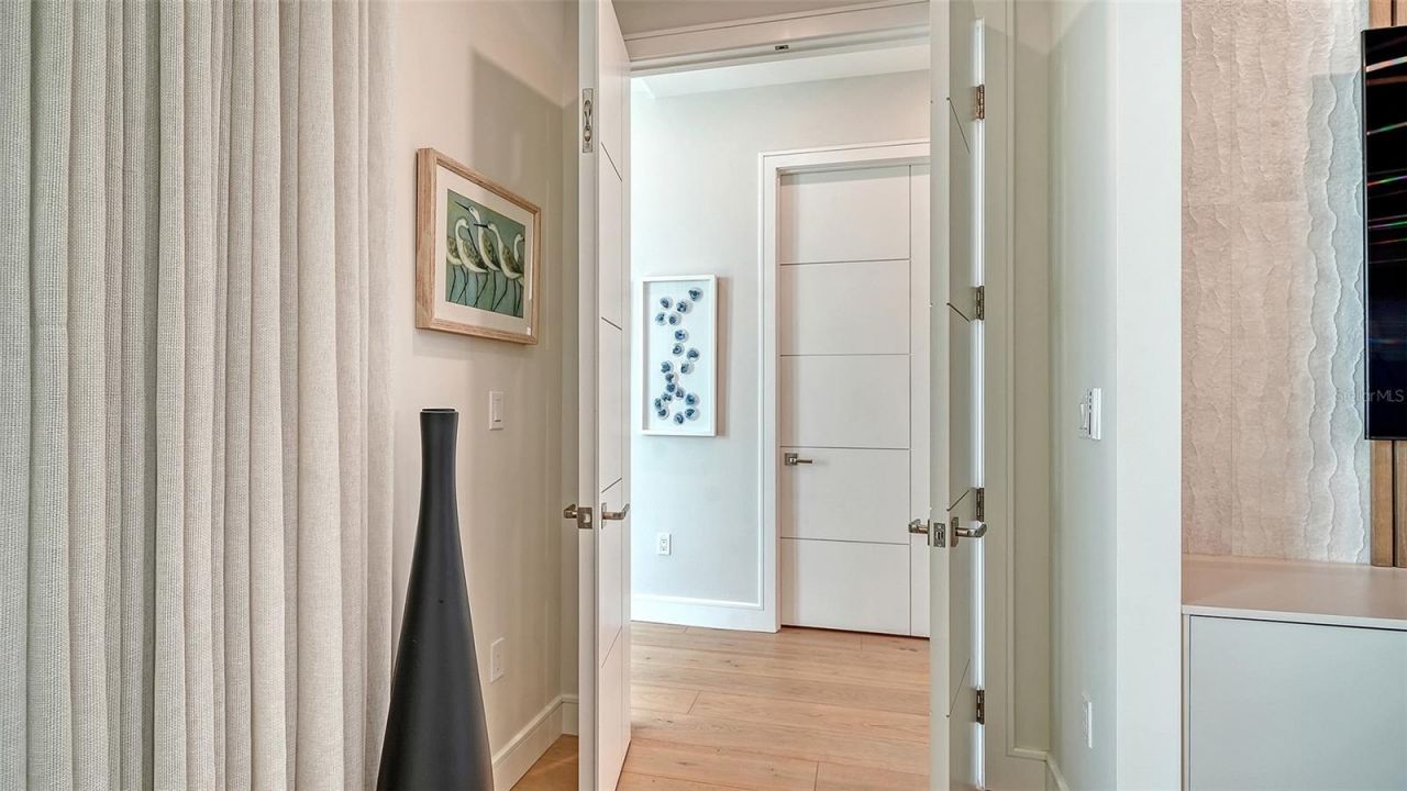 435 L Ambiance Drive, Unit J703, Longboat Key, FL 34228 Photo