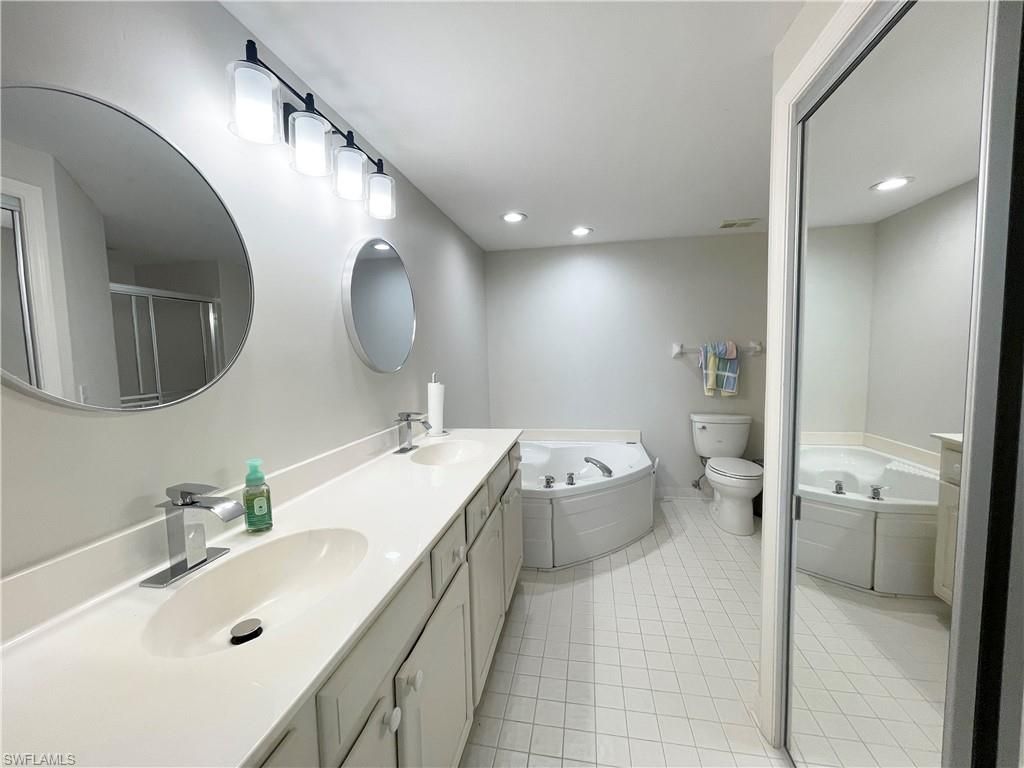 13105 Vanderbilt Dr, Unit 802, Naples, FL 34110 Photo