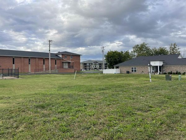 8511 Pebble Creek Drive, Newburgh, IN 47630