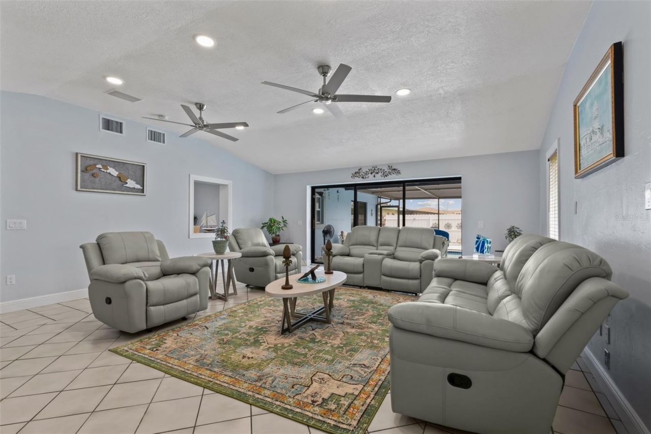 2705 SE 18th Place, Cape Coral, FL 33904 Photo