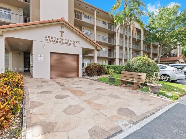 1251 SW 125th Ave, Unit 211T, Pembroke Pines, FL 33027