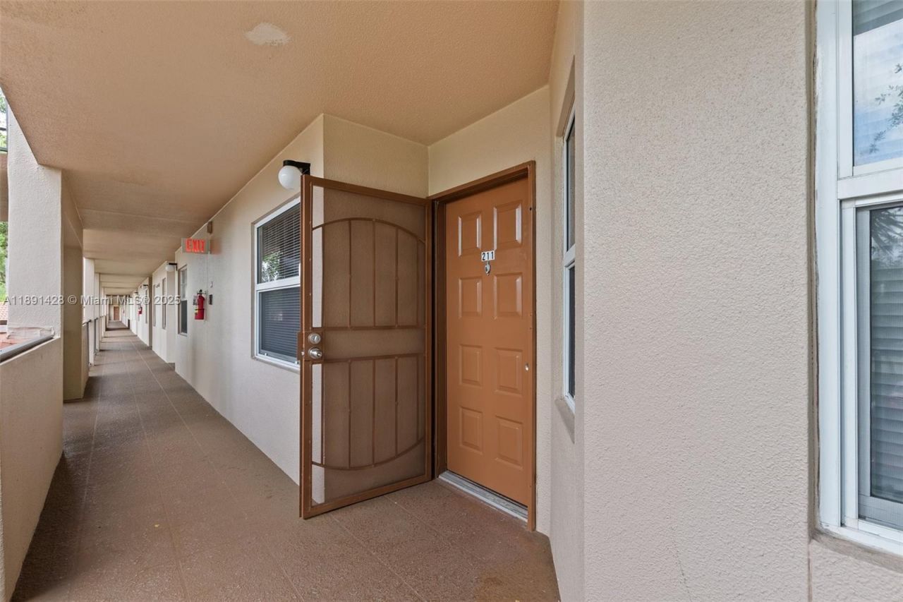 1251 SW 125th Ave, Unit 211T, Pembroke Pines, FL 33027 Photo