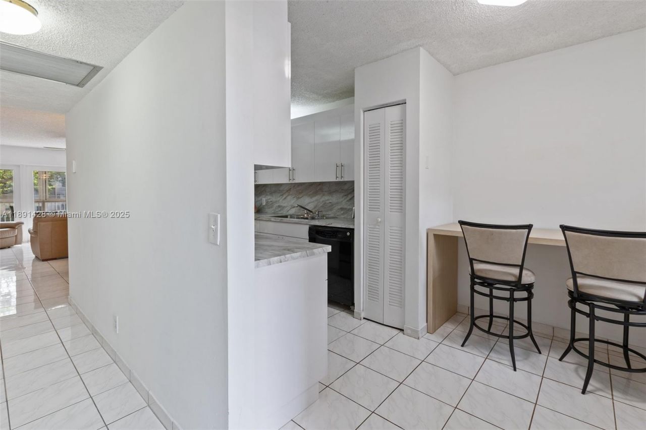 1251 SW 125th Ave, Unit 211T, Pembroke Pines, FL 33027 Photo