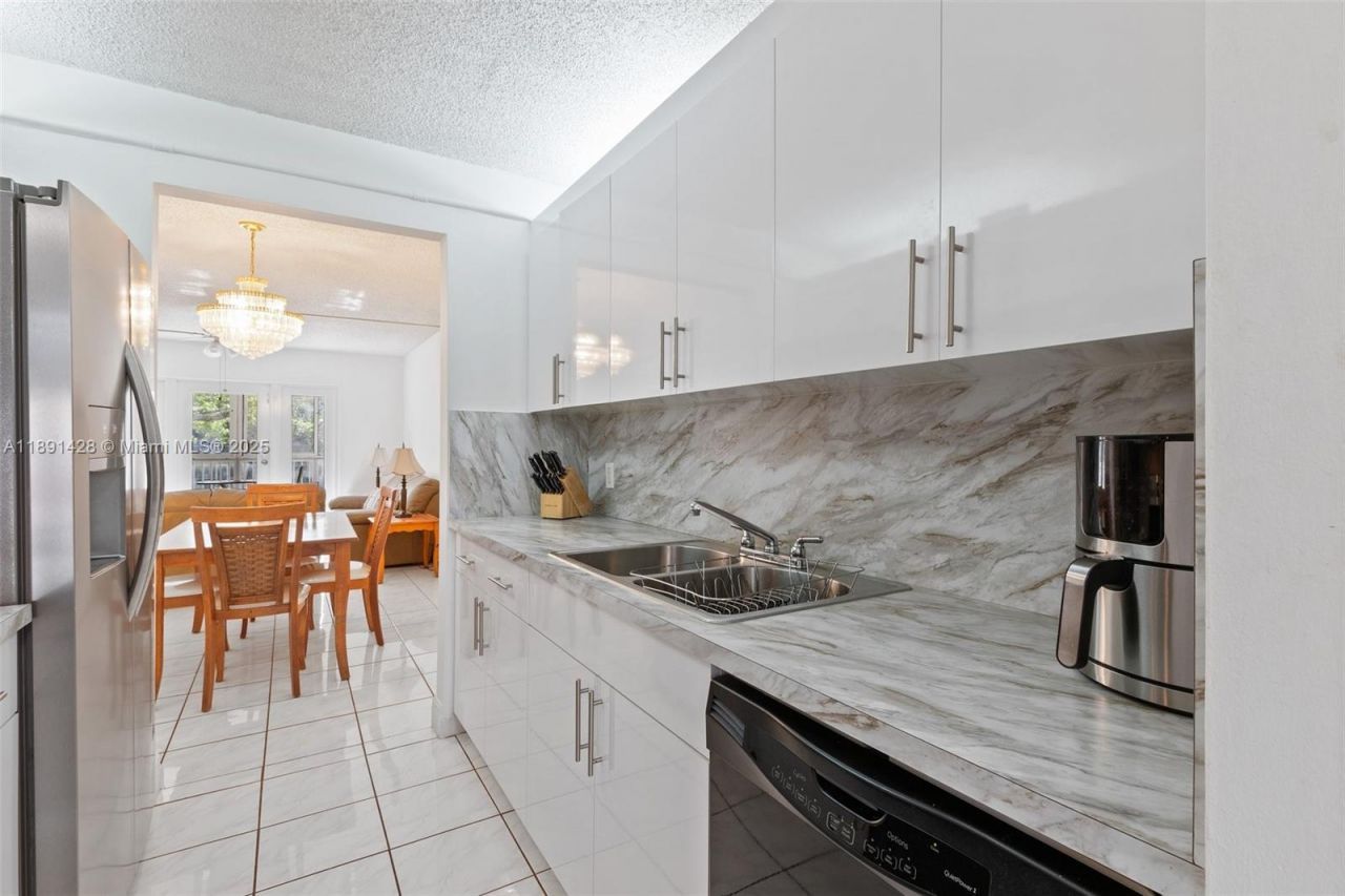 1251 SW 125th Ave, Unit 211T, Pembroke Pines, FL 33027 Photo