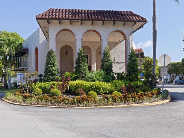 10816 N Kendall Dr, Unit R16, Miami, FL 33176