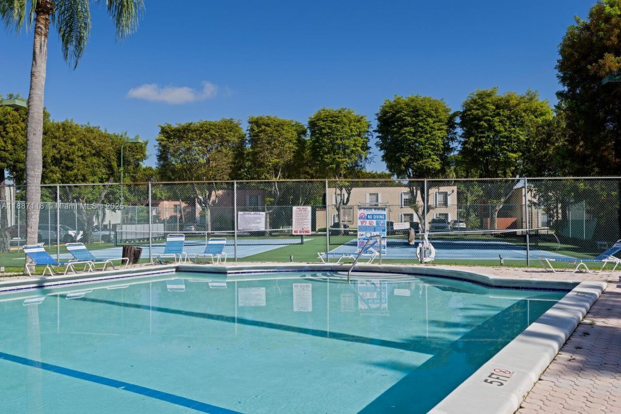 10816 N Kendall Dr, Unit R16, Miami, FL 33176 Photo