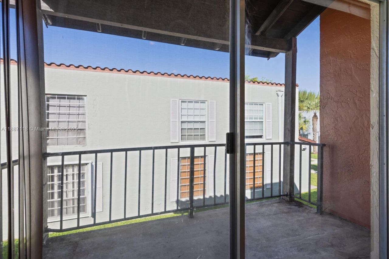 10816 N Kendall Dr, Unit R16, Miami, FL 33176 Photo