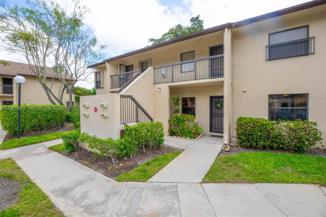 4249 S Carambola Cir S, Unit 2698, Coconut Creek, FL 33066 Photo