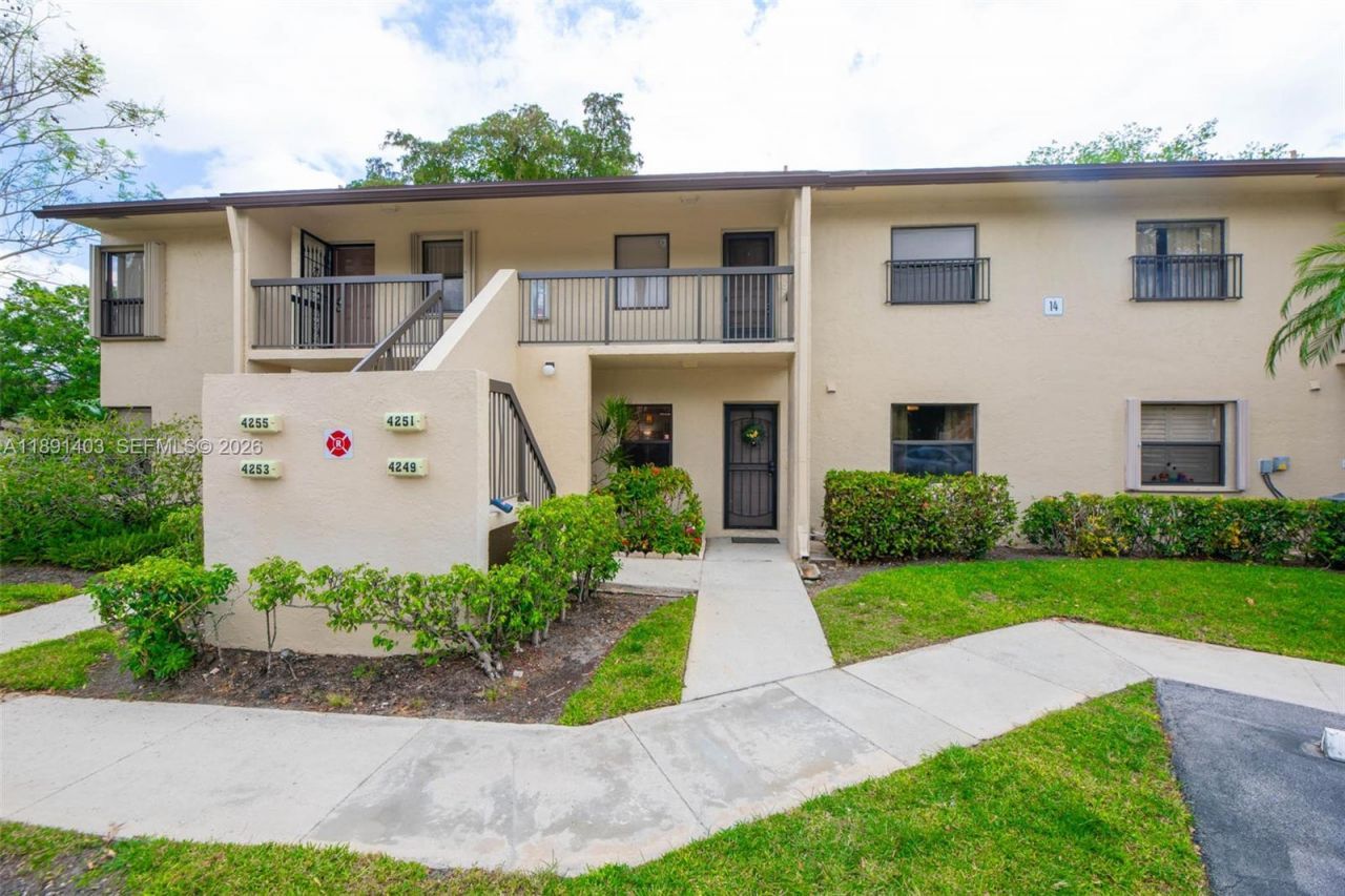 4249 S Carambola Cir S, Unit 2698, Coconut Creek, FL 33066 Photo